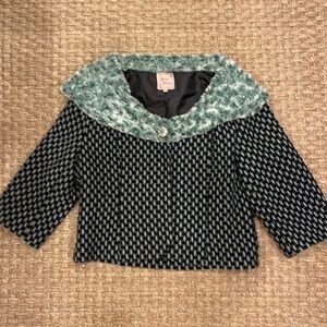 Young Essence Cropped Black and Gray Patterned Jacket With Green Faux Fur Collar